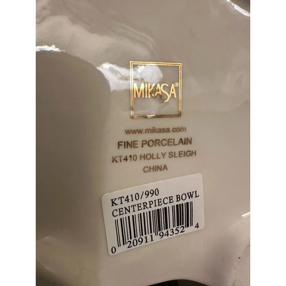 Mikasa Fine Porcelain Holly Sleigh Centerpiece KT410– New in‎ Box